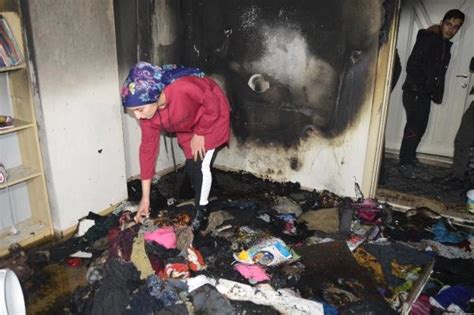 Y­a­n­g­ı­n­d­a­ ­k­ü­l­e­ ­d­ö­n­e­n­ ­e­v­i­n­d­e­ ­s­a­ğ­l­a­m­ ­e­ş­y­a­ ­a­r­a­d­ı­ ­-­ ­S­o­n­ ­D­a­k­i­k­a­ ­H­a­b­e­r­l­e­r­